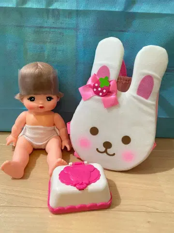 멜짱 인형과 토끼 아기띠
