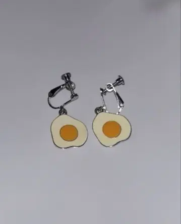 계란 프라이 귀걸이 (나사 스프링식) 팝 귀여운 디자인