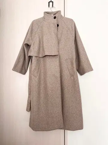 베이지 래글런 슬리브 롱 코트