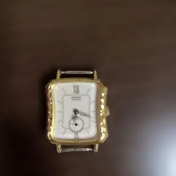 골드 스퀘어형 아날로그 손목시계