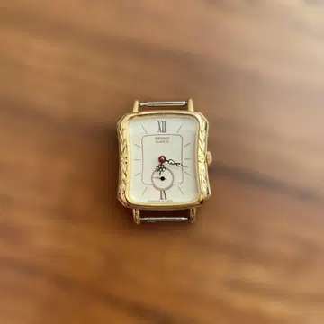 골드 스퀘어형 아날로그 손목시계