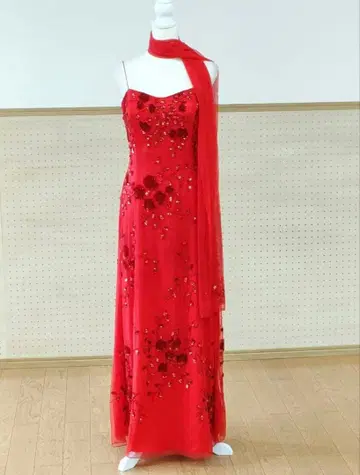빨간색 비즈 자수 롱 드레스