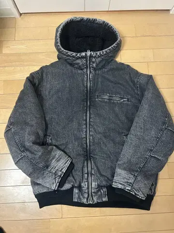 다크 그레이 후드 부착 자켓