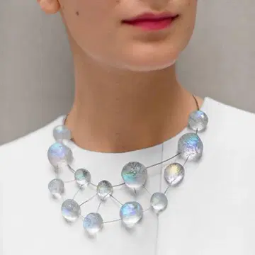 투명 모던 목걸이(MoMA)