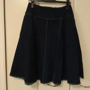 다크 데님 플레어 스커트