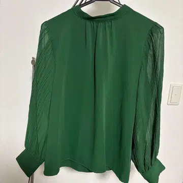 그린 백지퍼 프릴 긴팔 셔츠