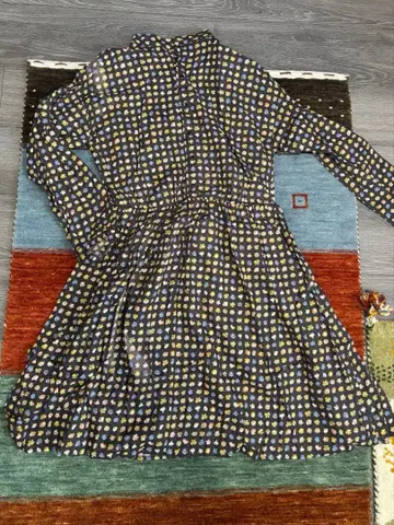 새상품 꽃무늬 네이비 무릎 기장 원피스