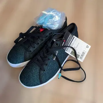 새상품 REEBOK 리복 스니커즈 23.5