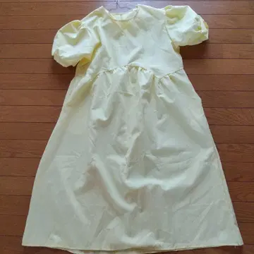 옐로우 컬러 반팔 플레어 원피스