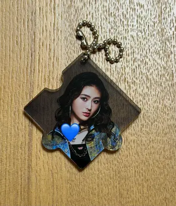 Girls2 스미타니 모모카 사인 포함 퍼즐 키링