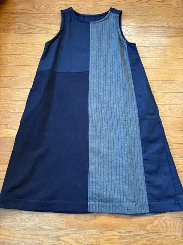 팔라스 팰리스의 슬리브리스 원피스