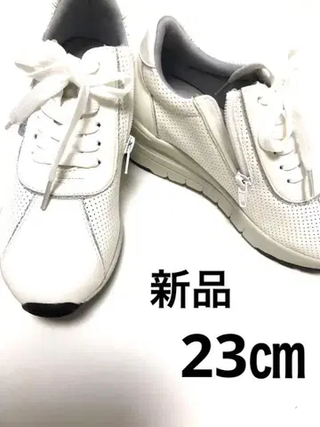 HIROKO KOSHINO 화이트 스니커즈