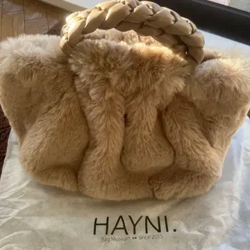 HAYNI 베이지 퍼 핸드백