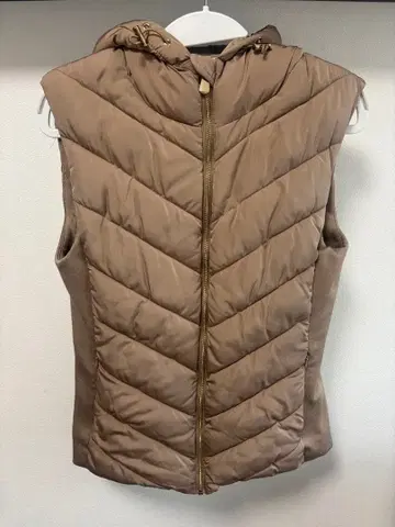 ZARA 베이지 후드 부착 퀼팅 베스트 M