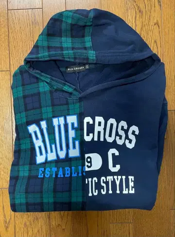 BLUE CROSS 체크 무늬 후드티
