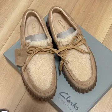 클락스 22.5cm 토힐 루비 샌드 모카신 가죽 스웨이드