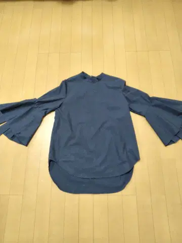 블랙 엠필 블라우스