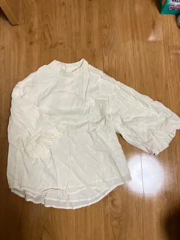 티티카카 5부 소매 블라우스 스탠딩 칼라 자수