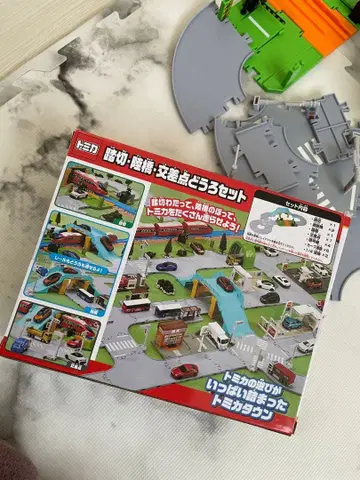 토미카 토미카타운 건널목, 육교, 교차로 도로 세트