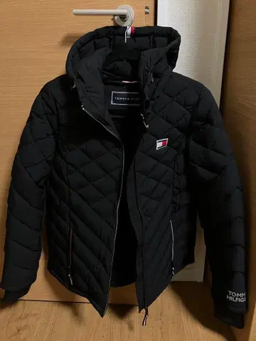 TOMMY HILFIGER 블랙 다운 자켓