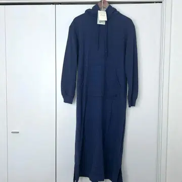 드로어 네이비 후드 부착 긴팔 원피스