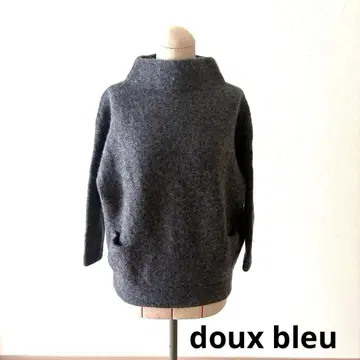 doux bleu 다크 그레이 하이넥 상의