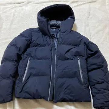 유니클로 심리스 다운 파카 네이비 사이즈 M