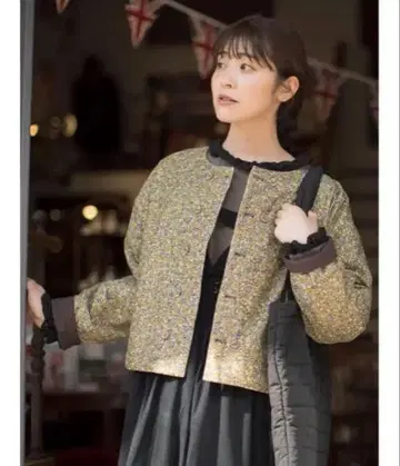 유베시 x 사만사 모스2 리버서블 자켓 머스타드