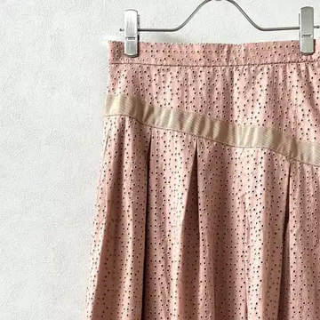 장밋빛 인생 롱 스커트 플레어 도트 무늬 자수 허리밴딩 안감 부착
