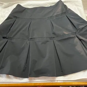 FOXY NEWYORK 블랙 무릎 기장 스커트 새상품급