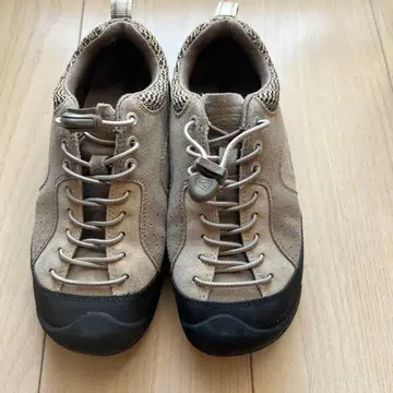 keen 베이지 스웨이드