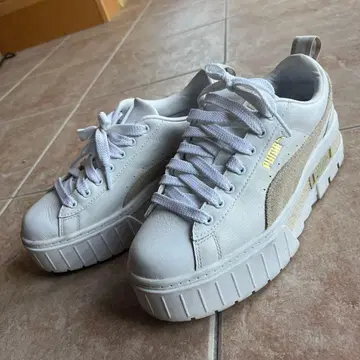 PUMA 통굽 스니커즈 화이트