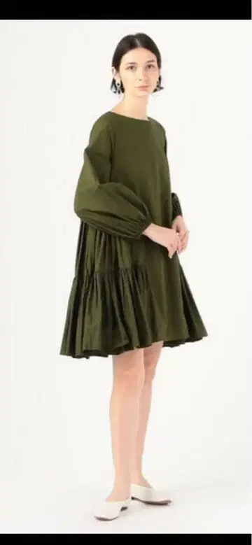 마레트 투모로우랜드 별주 원피스 카키