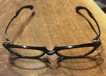 블랙 메탈 프레임 오벌 안경