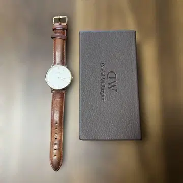 Daniel Wellington 손목시계 브라운