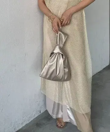 AIC 골드 비대칭 미니백