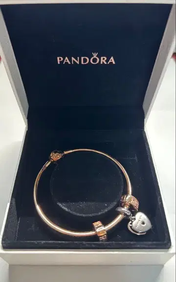 판도라 하트형 락이 달린 뱅글