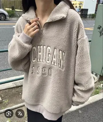 빅 실루엣 로고 자수 보아 하프 지퍼/Discoat