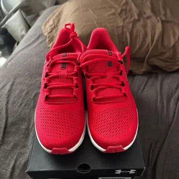 UNDER ARMOUR charged3