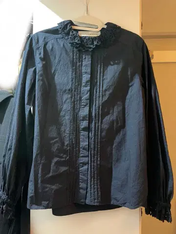 신존 레이스 칼라 셔츠 네이비 THE SHINZONE