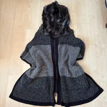 [ ZARA ] 자라 ZARA KNIT 후드 부착 판초 블랙 그레이 계열