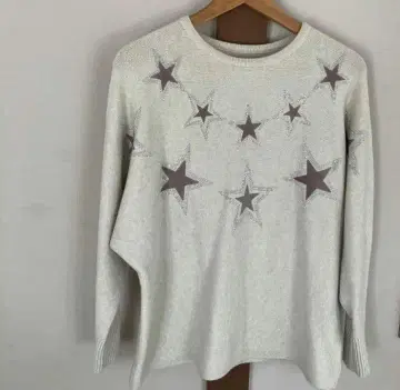 스타 모티브 비쥬 포함 스웨터