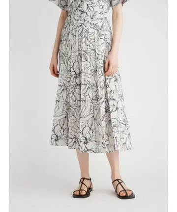 Mila Owen 패턴 절개 플리츠풍 플레어 스커트