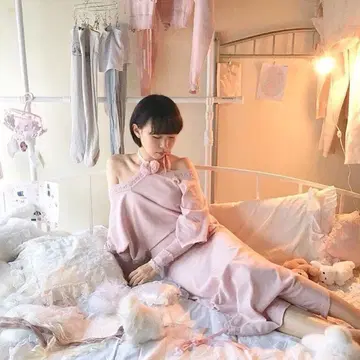 오토나시움 와인 레드 니트 원피스