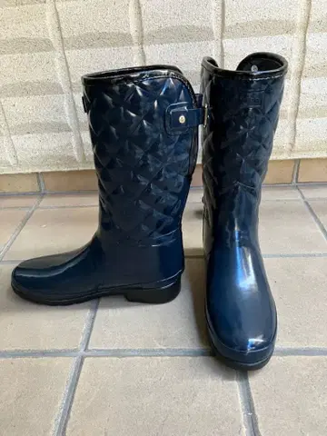 헌터 네이비 퀼팅 장화 버클 포함