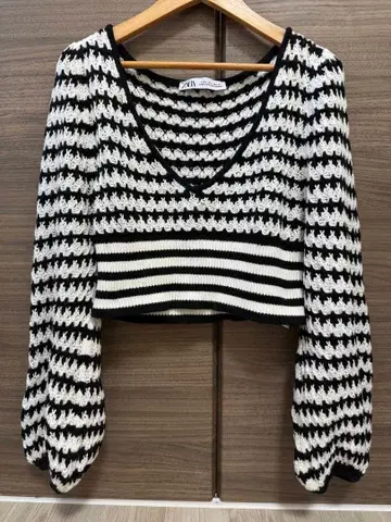 ZARA 크롭 니트 블랙/화이트 (149)