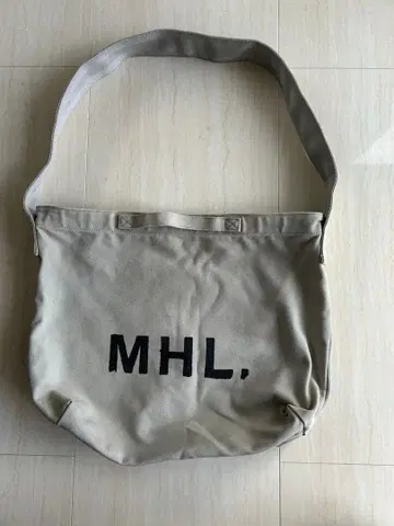 MHL. 숄더백 베이지