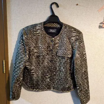 레오파드 무늬 노카라 자켓