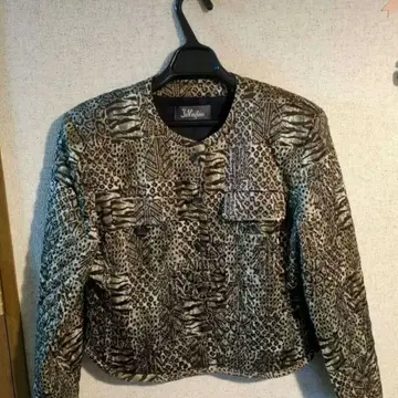 레오파드 무늬 노카라 자켓