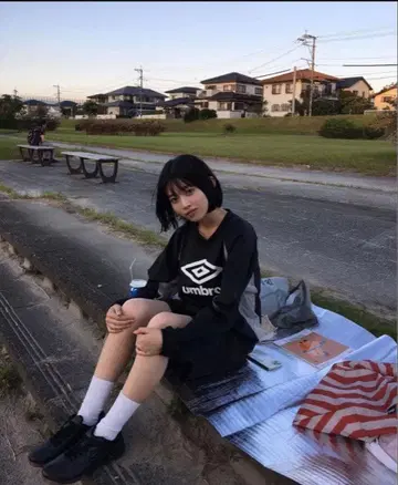 UMBRO 네이비 레드 긴팔 티셔츠 S 사이즈